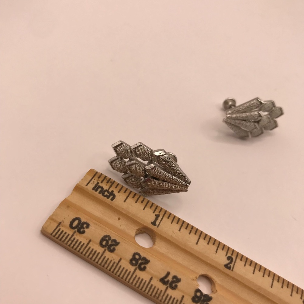 Vintage Coro Silver-Tone Textured Screw-back Earrings - Picture 7 of 9